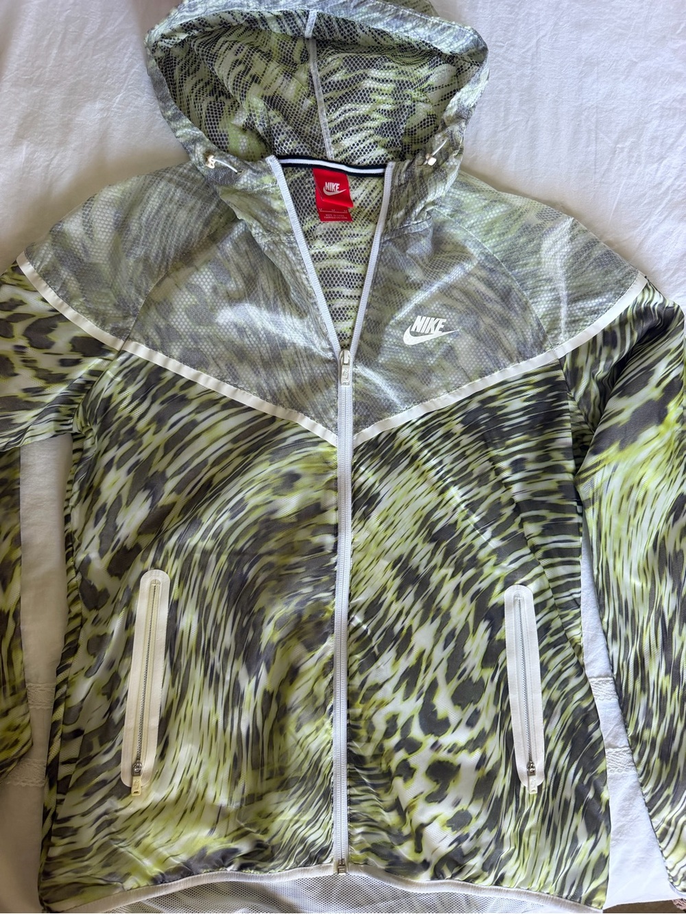 Nike Women's Green Black White Patterned Windbreaker